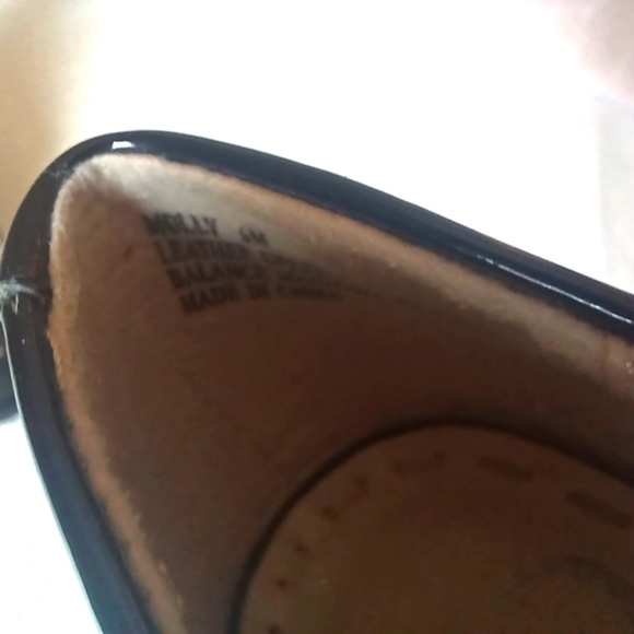 Kelsi Dagger Elegant Shiny Bow Black Block Heels - Picture 6 of 9